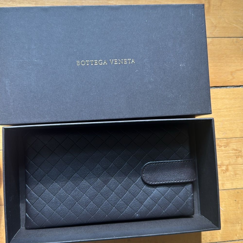 Bottega Veneta sunglasses case & box
Deep brown color - Picture 9 of 10